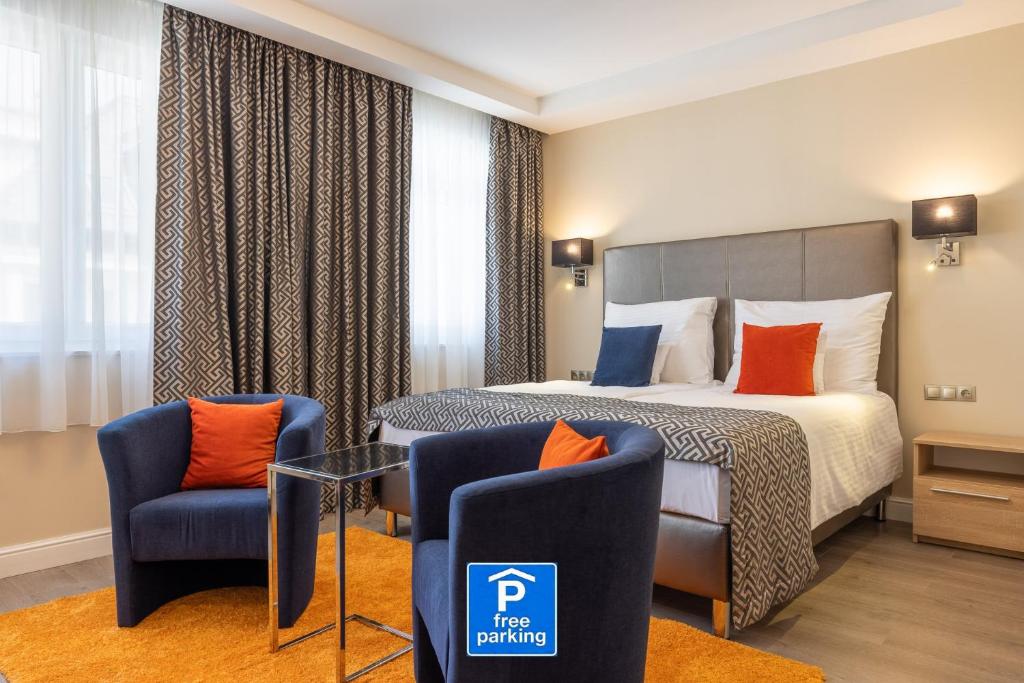 Postel nebo postele na pokoji v ubytování Silver Crown Hotel & Residence, Palace Quarter