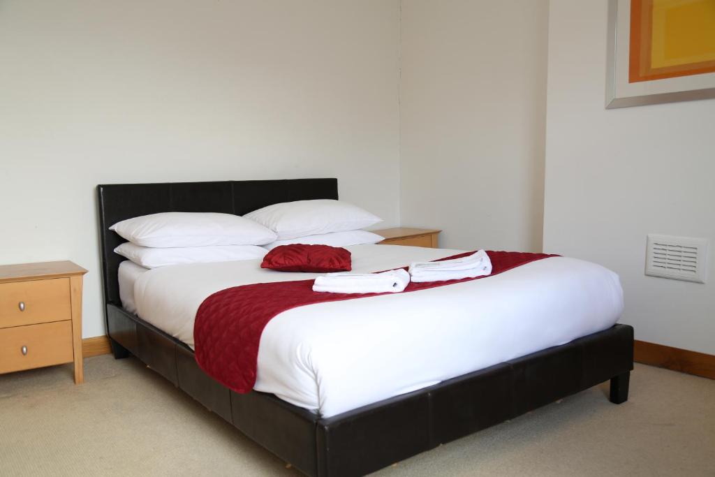 a bedroom with a large bed with two towels on it at Paddington Southwick Street Apartments in London