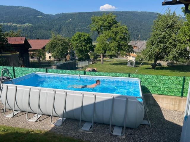 Bazén v ubytování Pension- Appartement Kristall nebo v jeho okolí