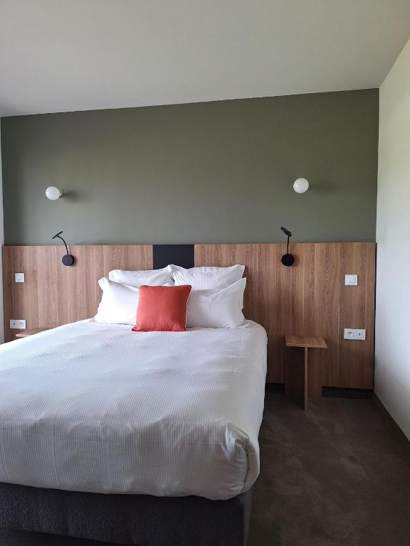 Postel nebo postele na pokoji v ubytování Hôtel La Perna