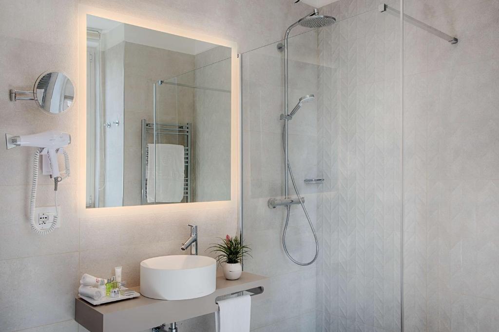 NH Collection Roma Fori Imperiali - Resim 39