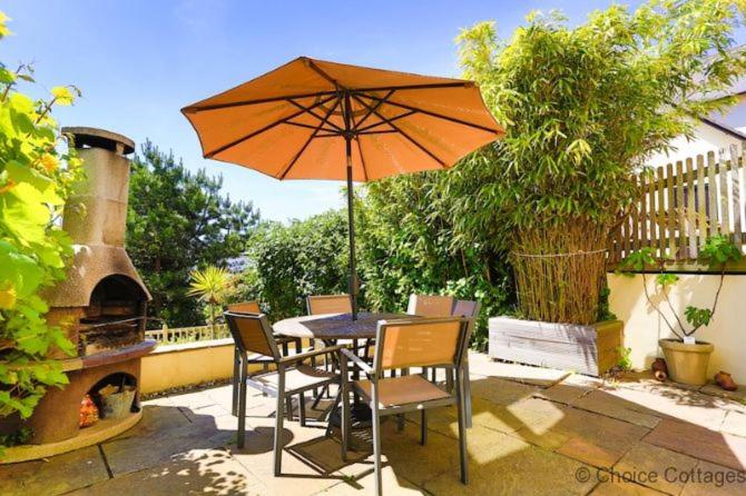 Κήπος έξω από το CROYDE LOOKOUT 3 Bedrooms