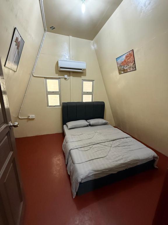 Кровать или кровати в номере Lepau Homestay Mukah