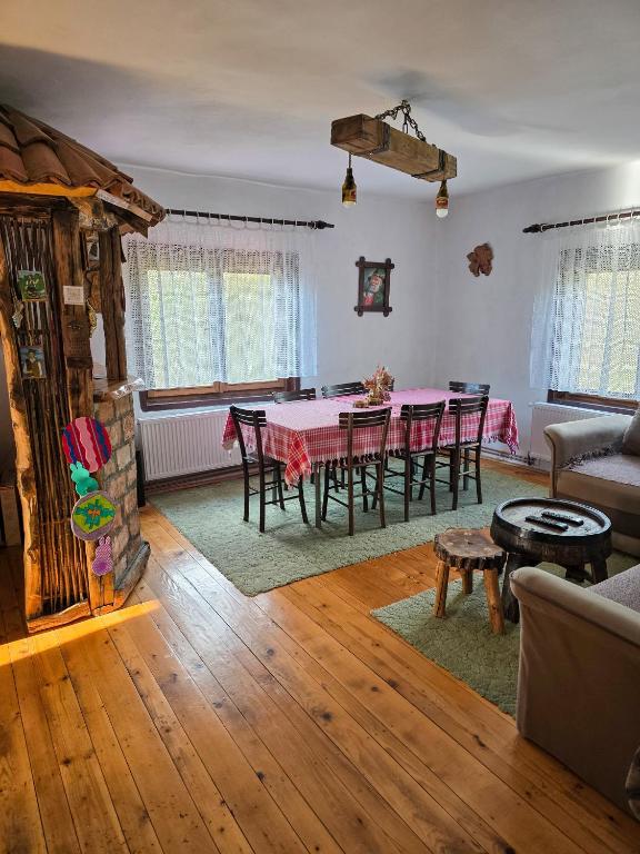 Istumisnurk majutusasutuses Seosko domaćinstvo „GABAR”