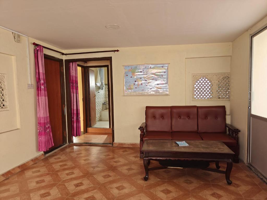 2BR Apartment near Thamel w Free Wi-Fi & Private Bath - Two-Bedroom Apartment With Balcony