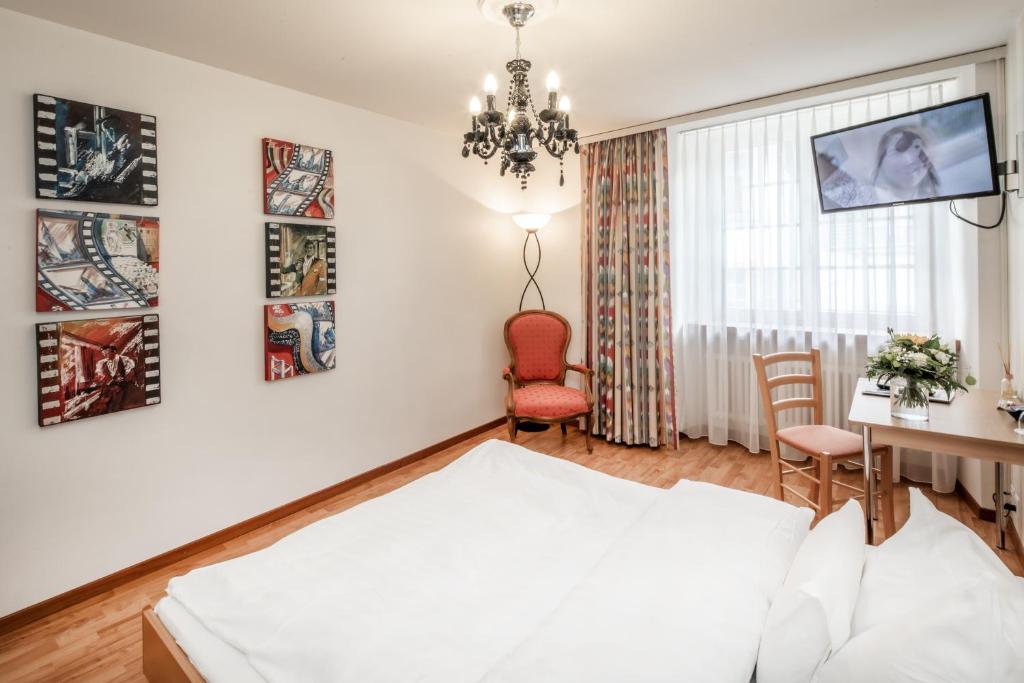 Postel nebo postele na pokoji v ubytování Hotel Roter Turm