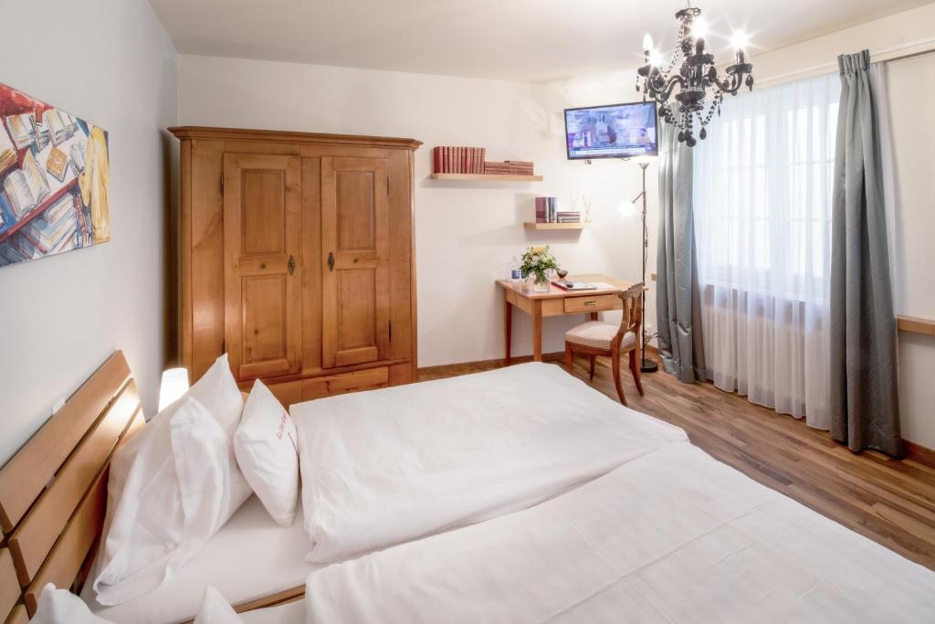 Postel nebo postele na pokoji v ubytování Hotel Roter Turm