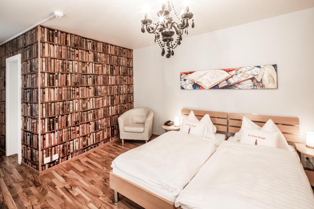 Postel nebo postele na pokoji v ubytování Hotel Roter Turm