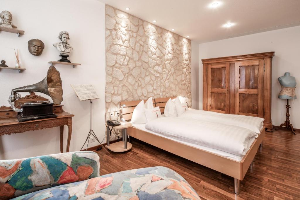 Postel nebo postele na pokoji v ubytování Hotel Roter Turm