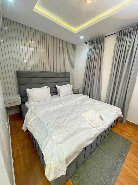 Postel nebo postele na pokoji v ubytování PENTAGON by Riz homes