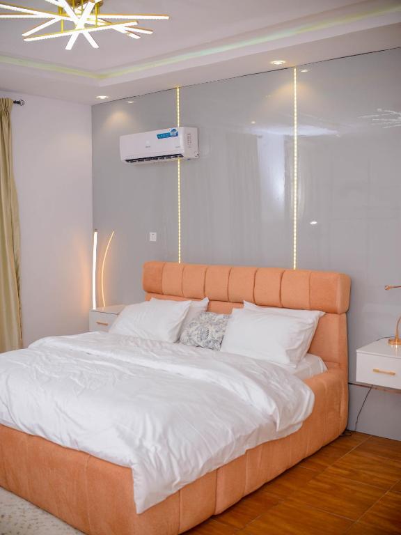 Postel nebo postele na pokoji v ubytování PENTAGON by Riz homes
