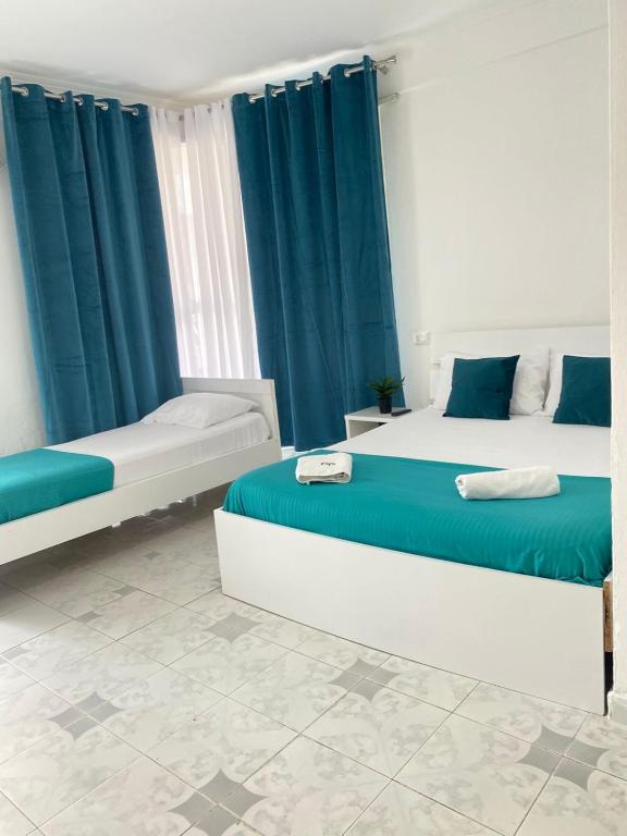 Postel nebo postele na pokoji v ubytování Rai Rooms