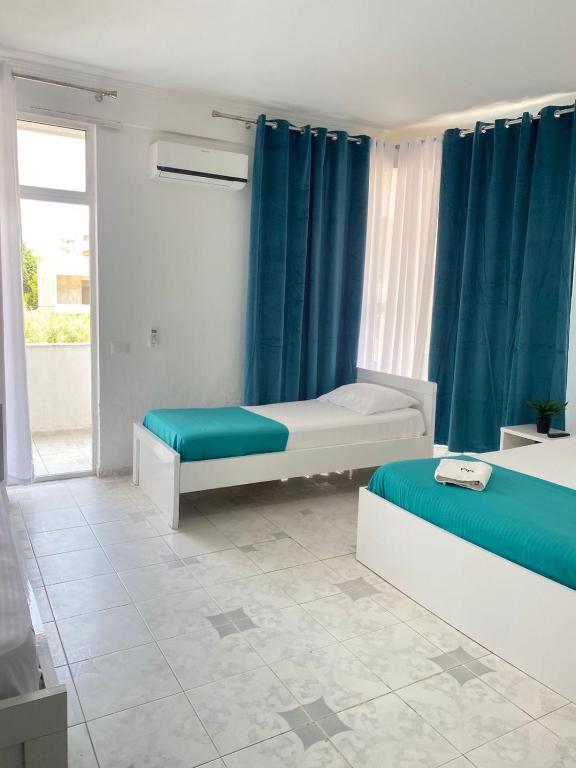 Postel nebo postele na pokoji v ubytování Rai Rooms