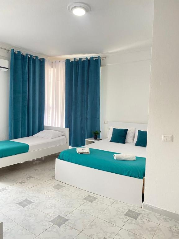 Postel nebo postele na pokoji v ubytování Rai Rooms