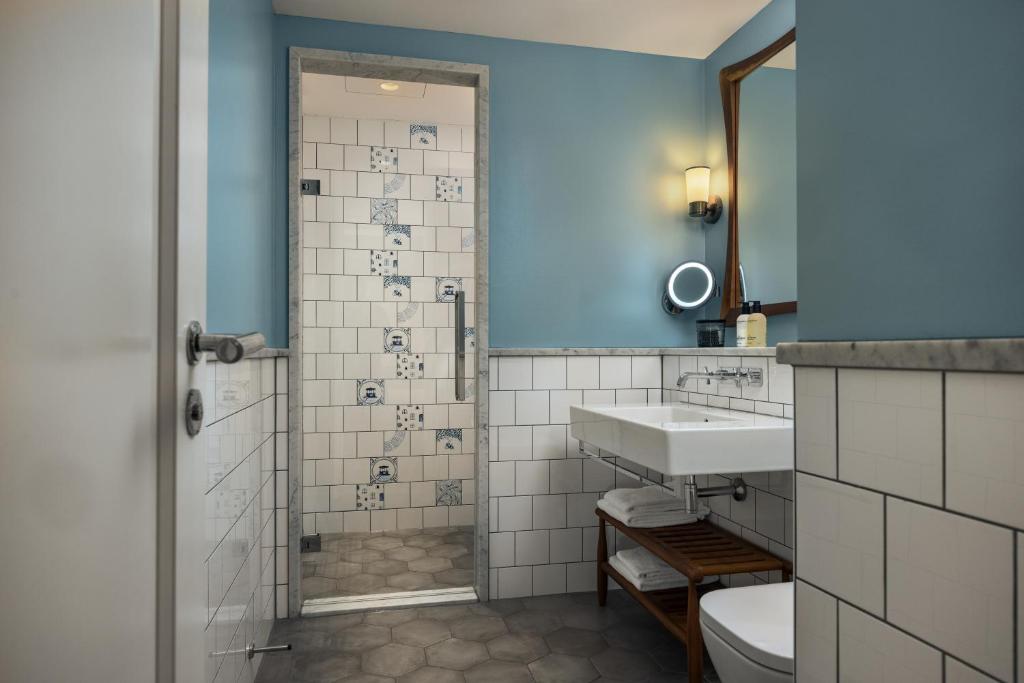 The July - Twenty Eight - Resim 3