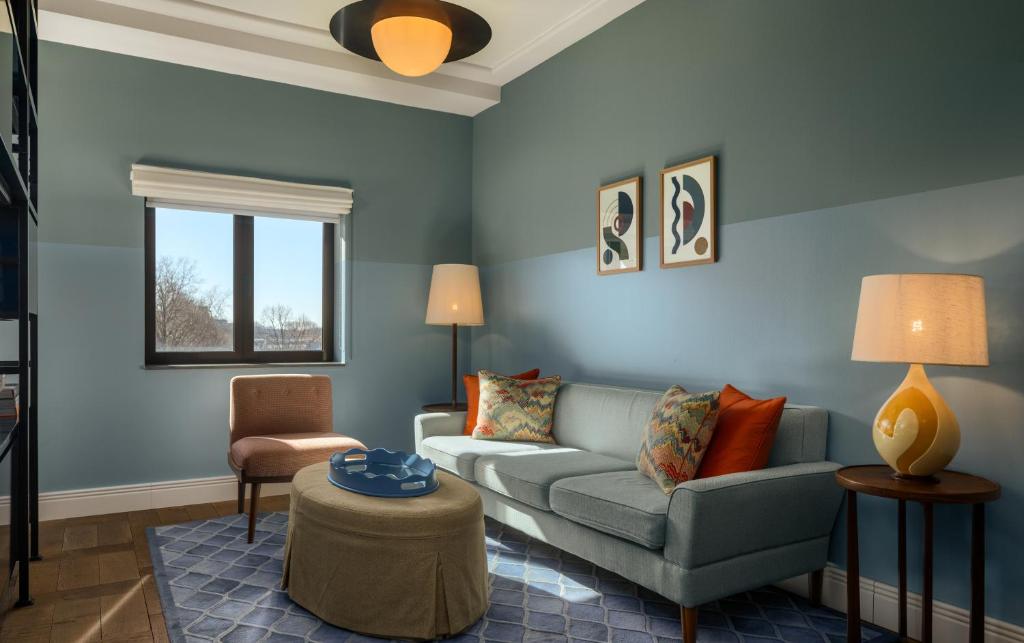 The July - Twenty Eight - Resim 17