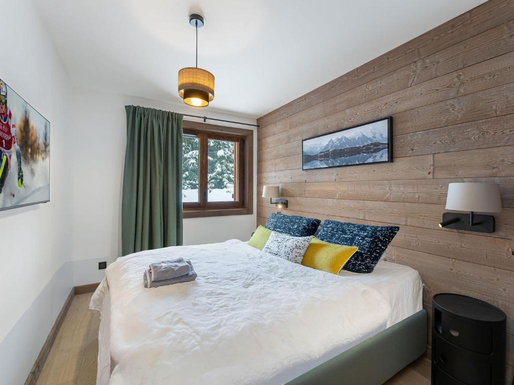 Posteľ alebo postele v izbe v ubytovaní Appartement neuf avec terrasse, 2 chambres près des pistes, sauna, hammam, salle de sport, parking - FR-1-569-57