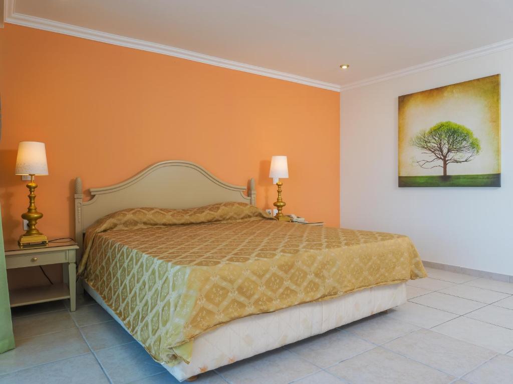 Postel nebo postele na pokoji v ubytování Paleo ArtNouveau Hotel - Adults Only