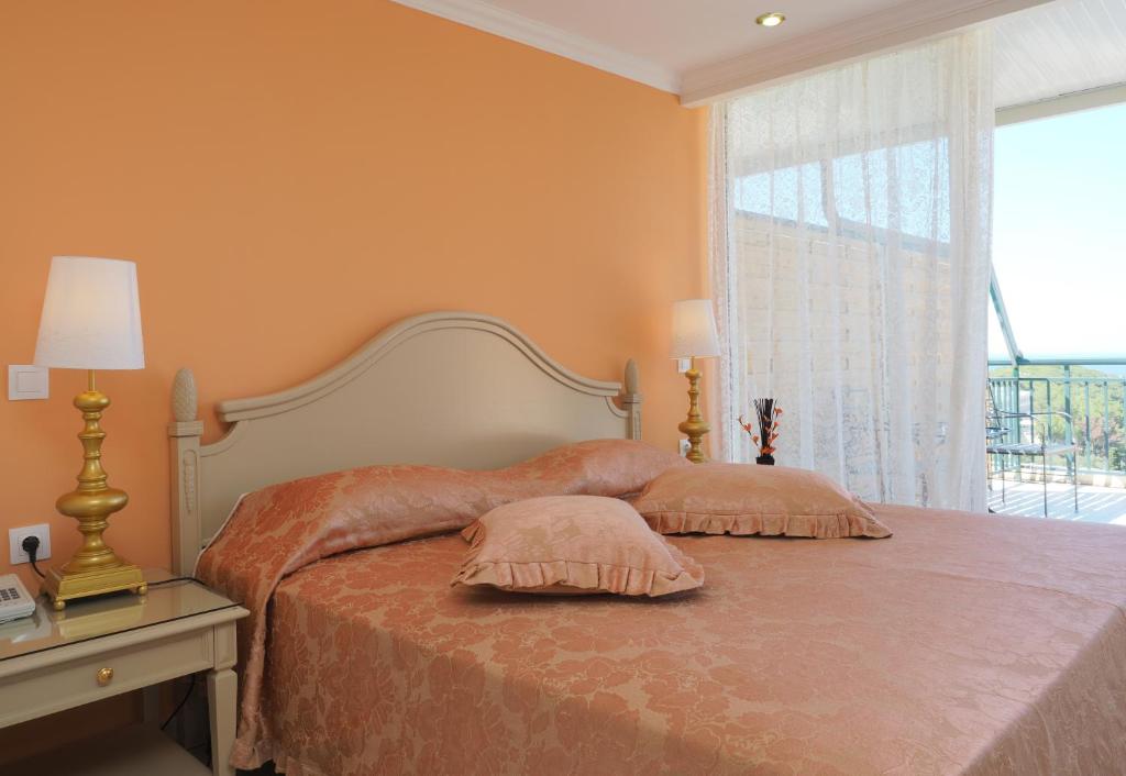 Postel nebo postele na pokoji v ubytování Paleo ArtNouveau Hotel - Adults Only