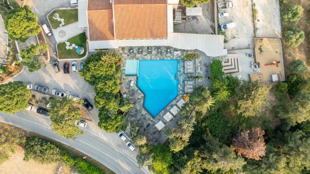 Bazén v ubytování Zoe Hotel, Trypiti Beach Resort & Hive water park nebo v jeho okolí
