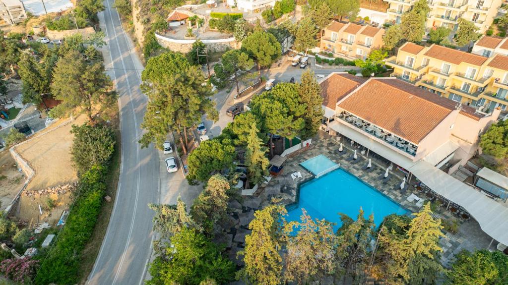 Bazén v ubytování Zoe Hotel, Trypiti Beach Resort & Hive water park nebo v jeho okolí