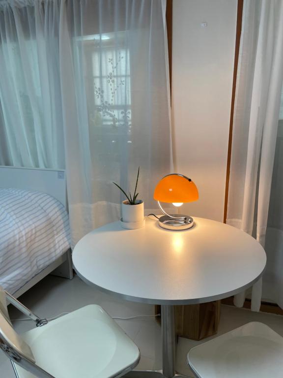 Postel nebo postele na pokoji v ubytování Quiet and spacious 1-bedroom apt in Gangnam