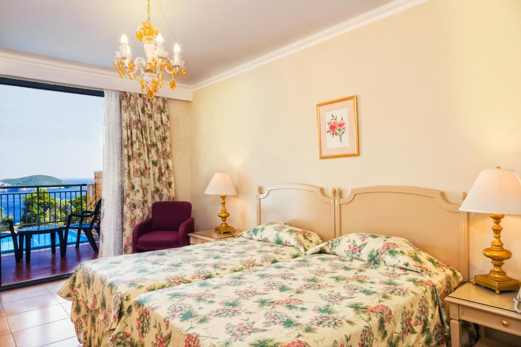 Postel nebo postele na pokoji v ubytování Paleo ArtNouveau Hotel - Adults Only