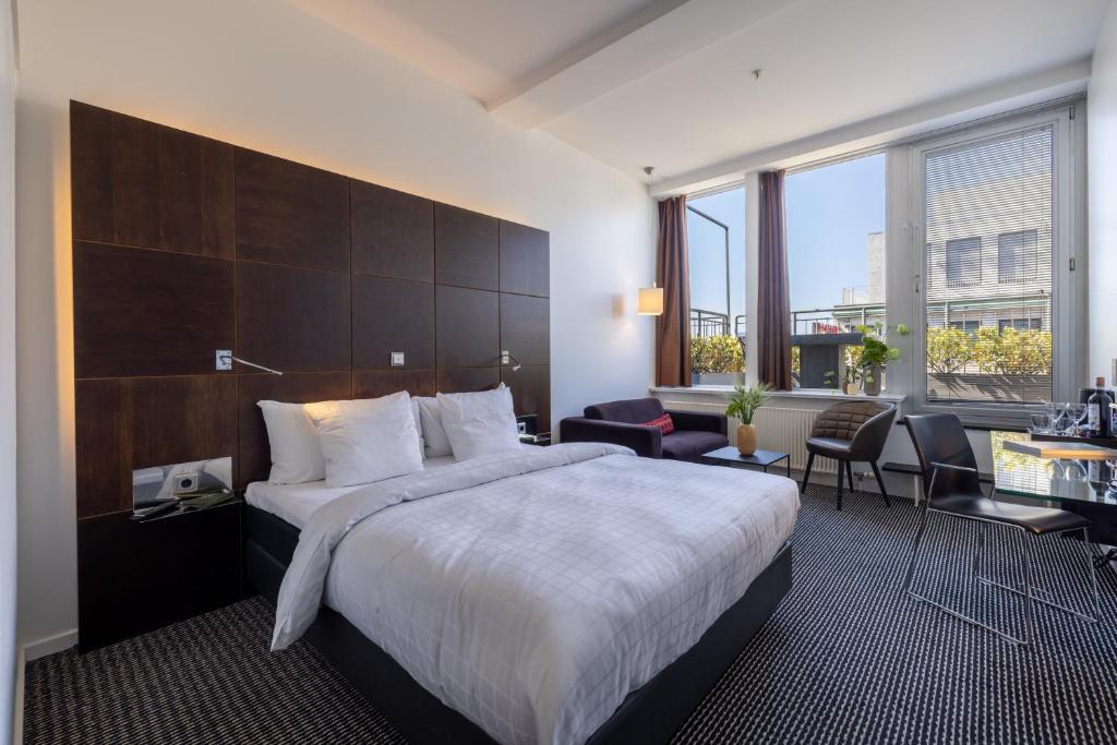 The Square - Resim 33