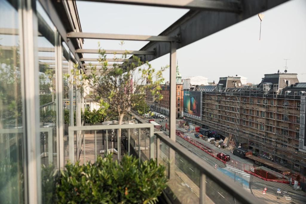 The Square - Resim 37