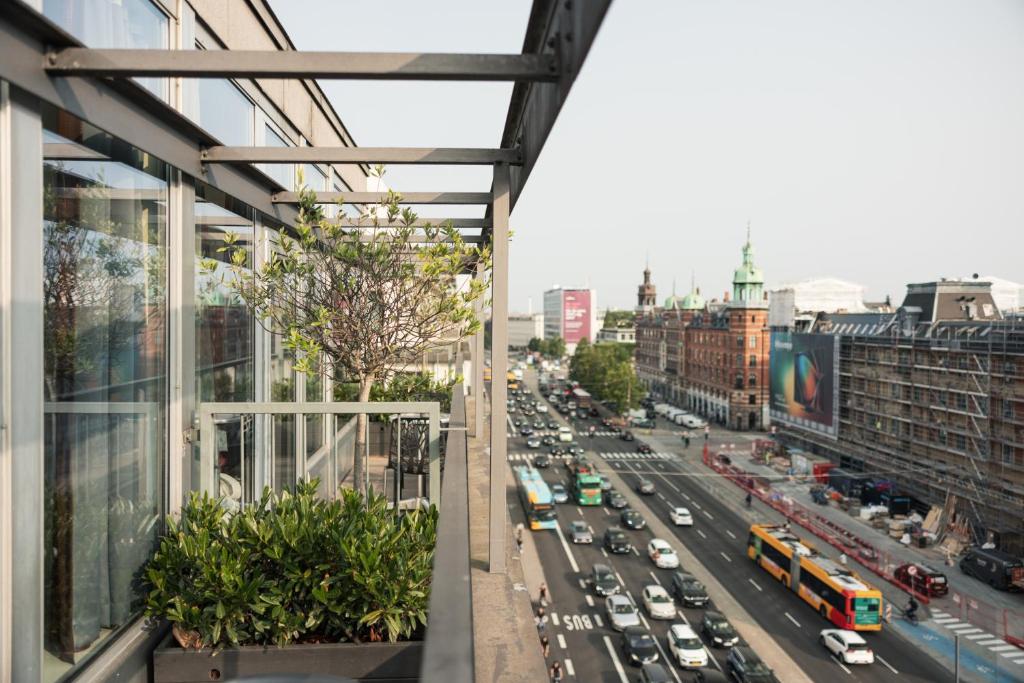 The Square - Resim 38