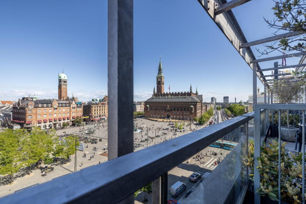 The Square - Resim 9