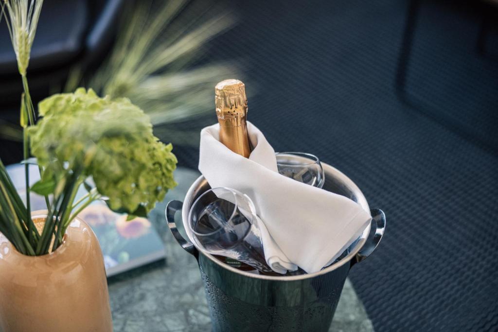 The Square - Resim 39