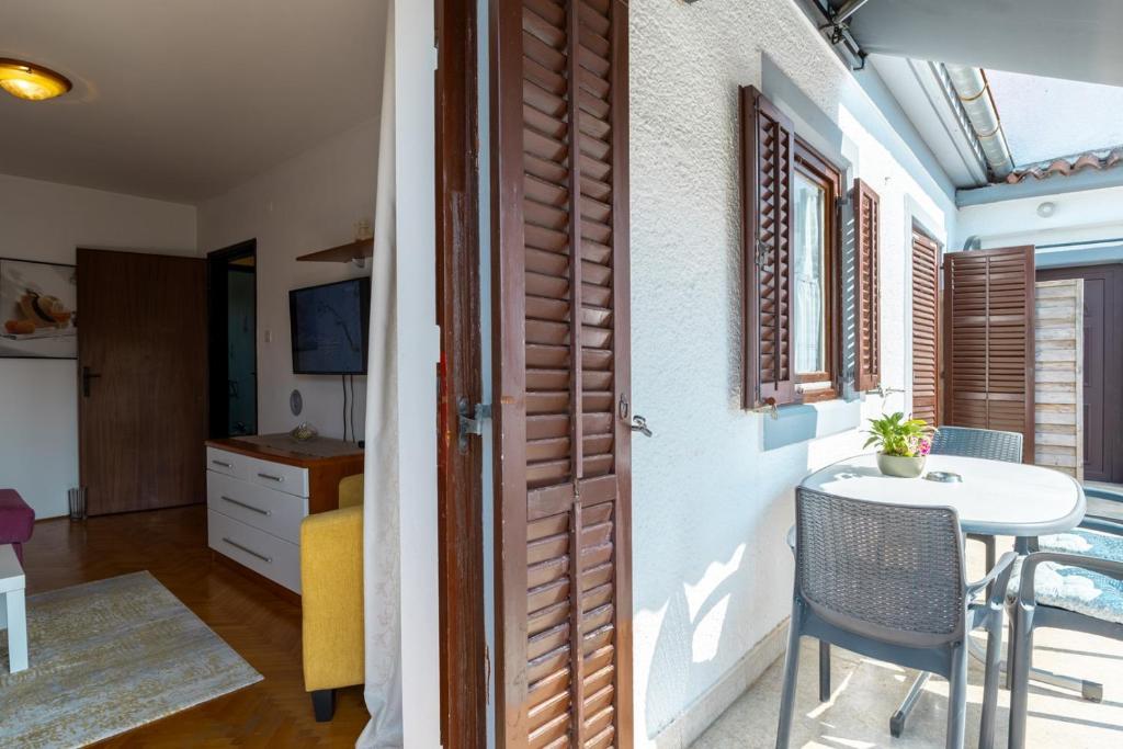 TV a/nebo společenská místnost v ubytování Apartments Dado