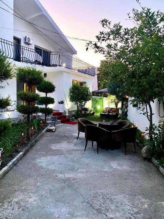 Um jardim em Artists Guest House