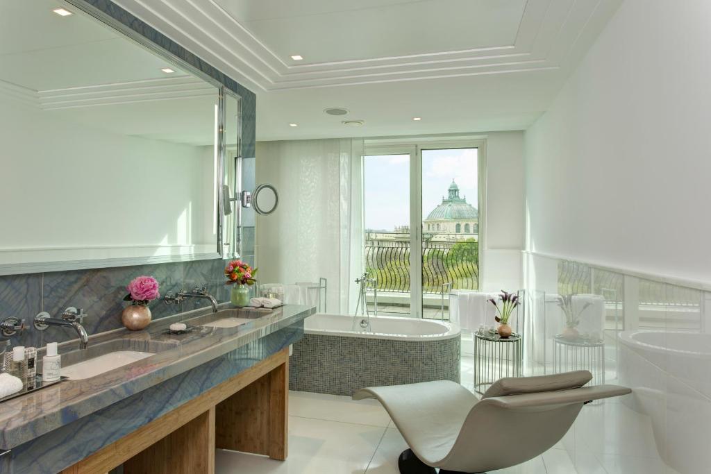 Rocco Forte The Charles Hotel - Resim 21