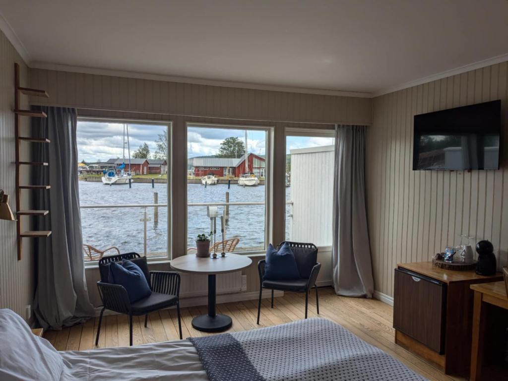 Výhled na řeku, která protéká v blízkosti hotelu