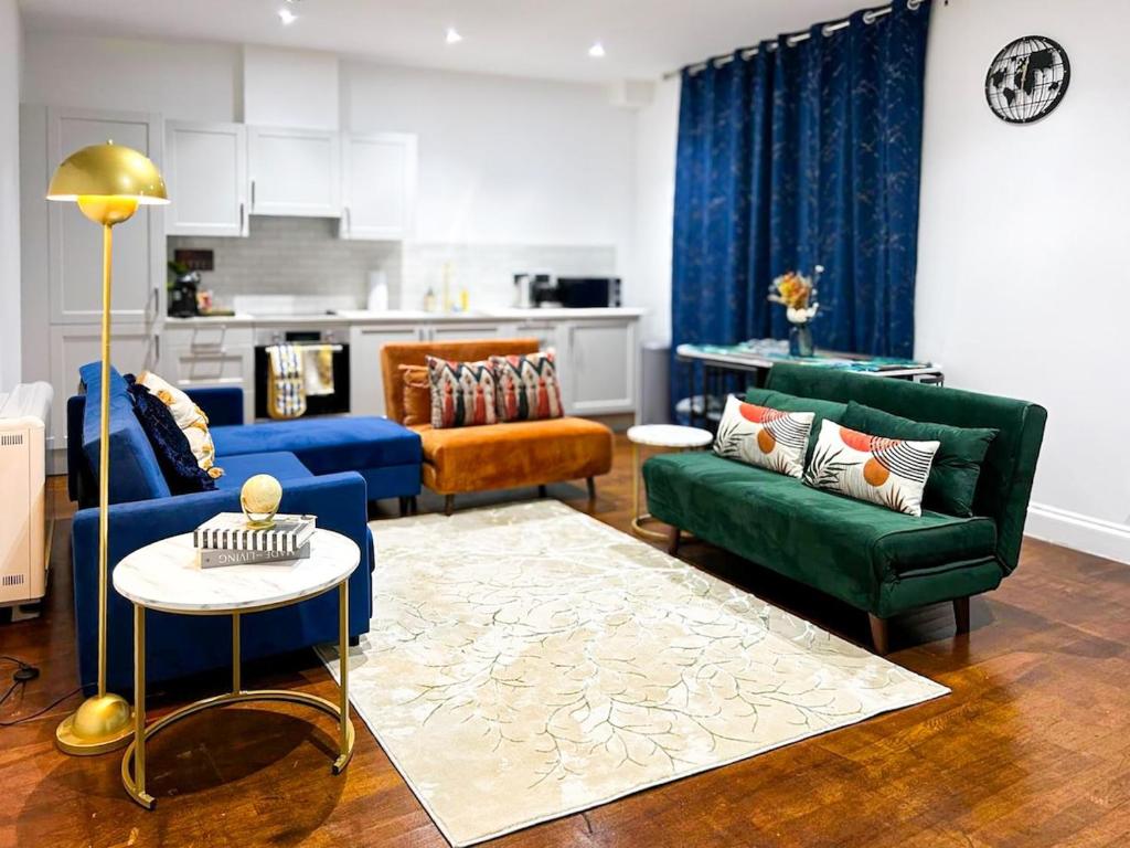 Kuchyň nebo kuchyňský kout v ubytování Vintage Royal Pavilion, 2Bed 2Bath, Beach, Sea View