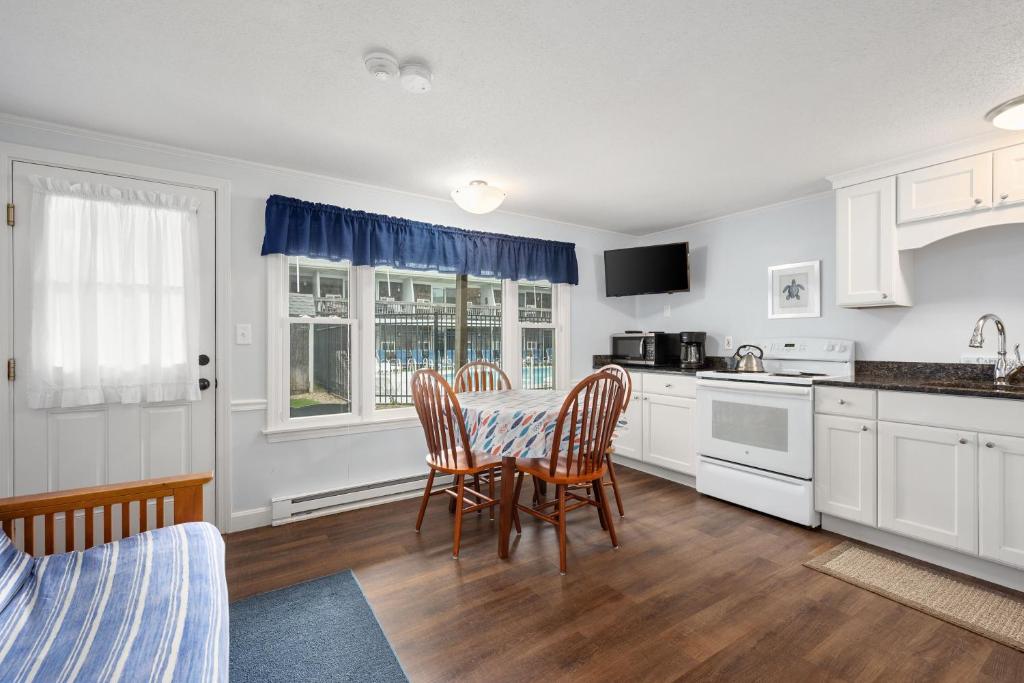 Köök või kööginurk majutusasutuses Oceanside Condos