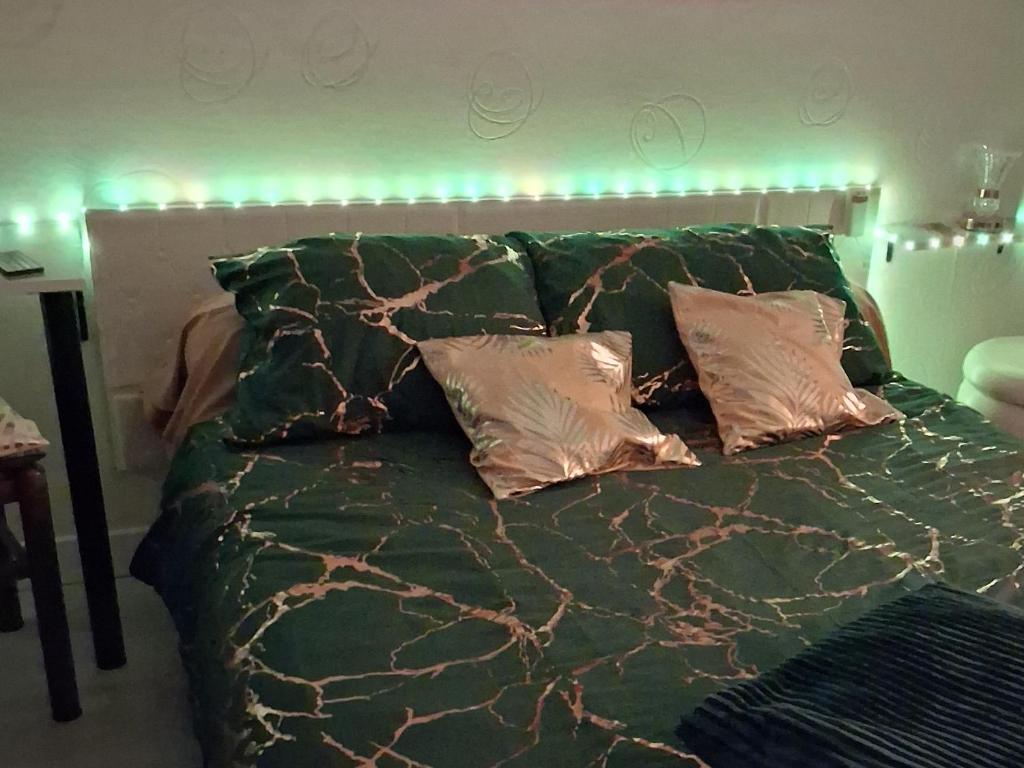 Ένα ή περισσότερα κρεβάτια σε δωμάτιο στο Une Chouette Maison