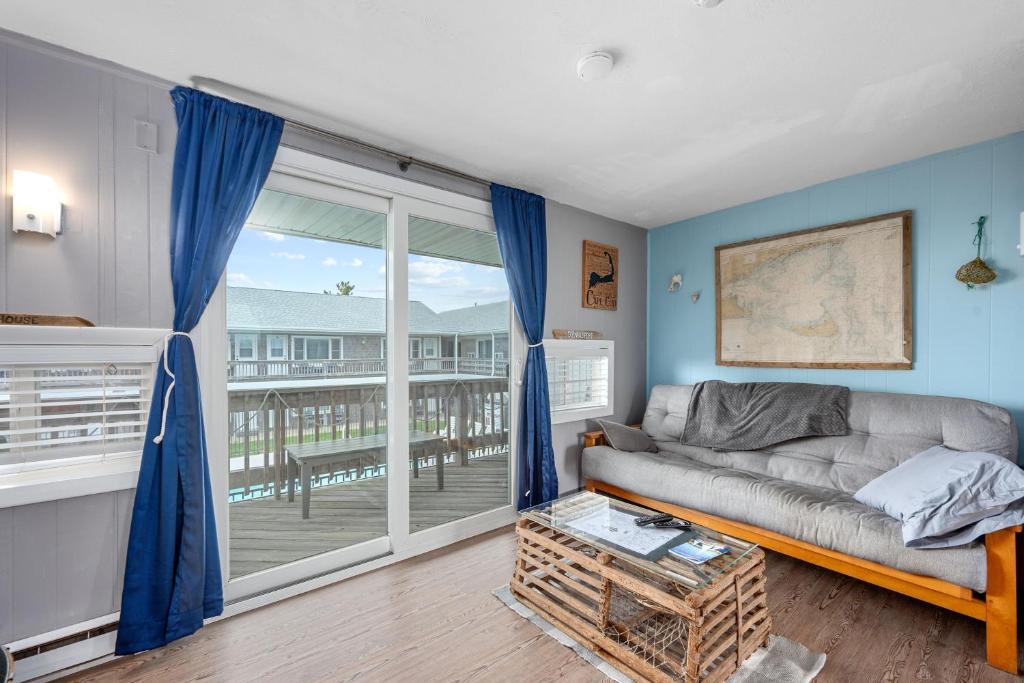 Rõdu või terrass majutusasutuses Oceanside Condos