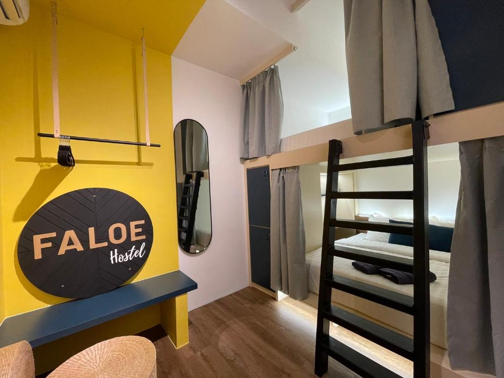 Voodi või voodid majutusasutuse Faloe Hostel toas