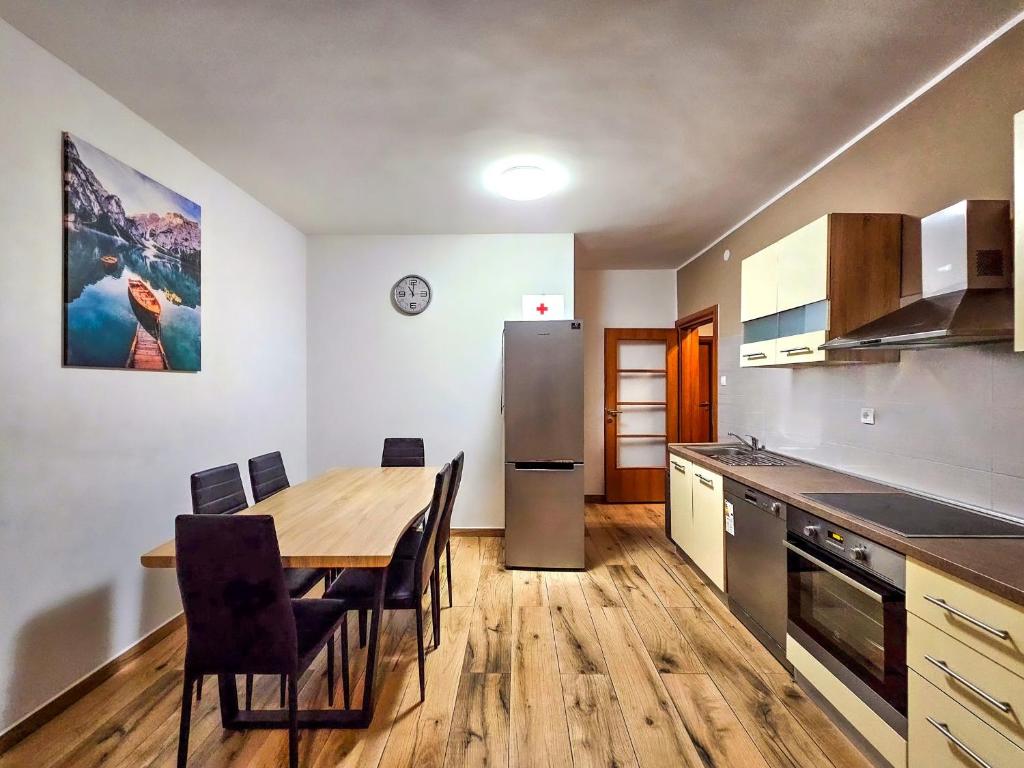 Kuchyňa alebo kuchynka v ubytovaní Family-friendly apartments with swimming pools Bibinje, Zadar - 5778