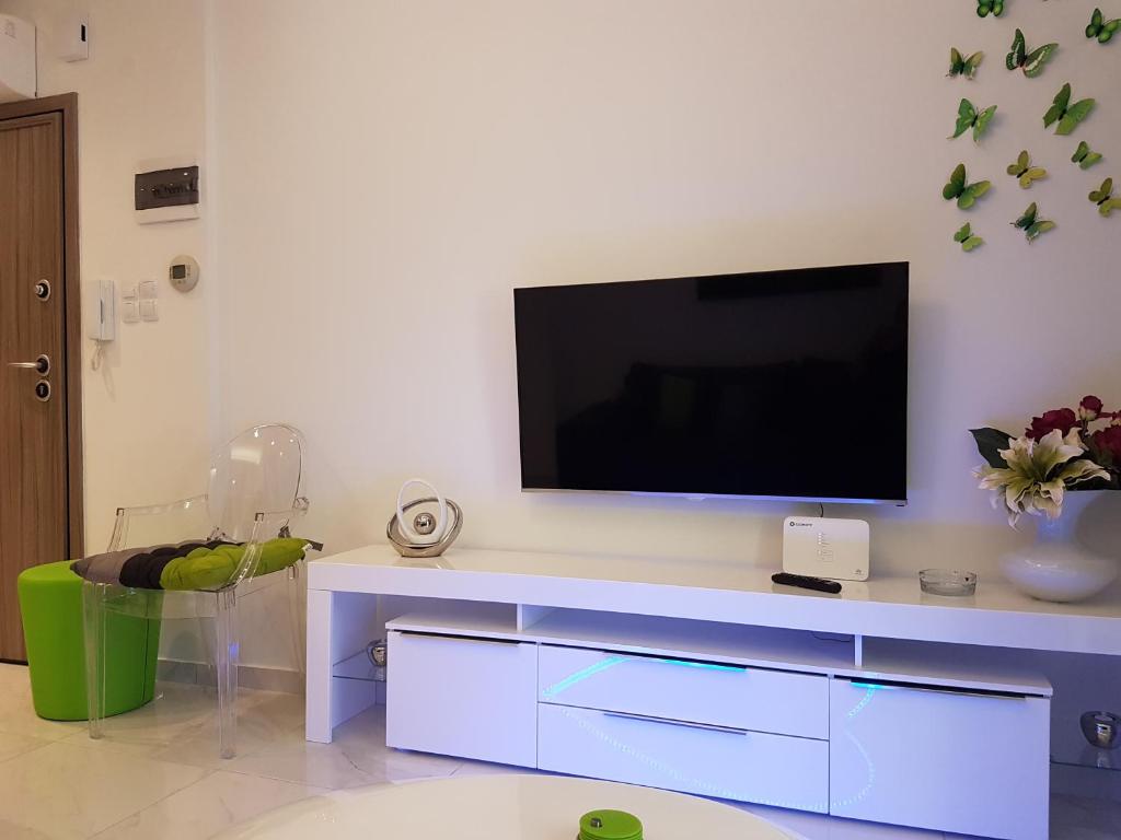 Laura White Tower Apartment - 8