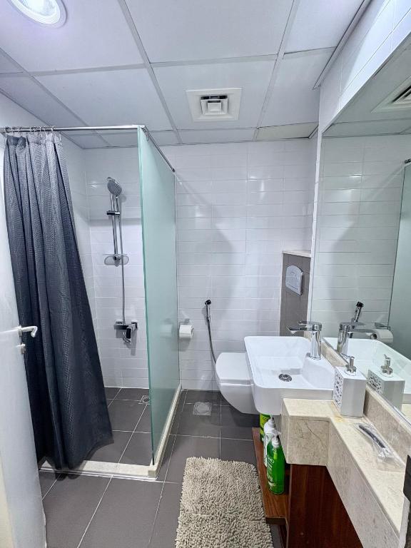 Koupelna v ubytování Luxurious Studio Pacific Al Marjan Island - beachfront property