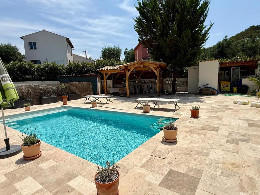 Nature house, pool, quiet