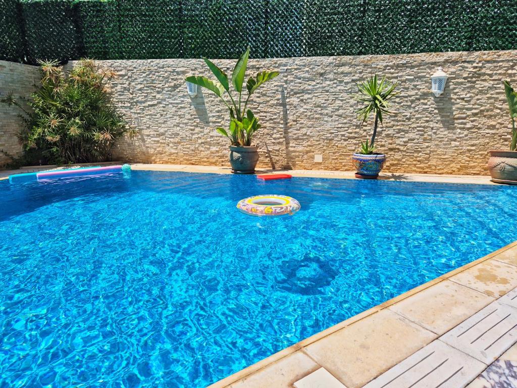 Πισίνα στο ή κοντά στο L'Orchidée - Suites de Luxe avec Piscine Chauffée et Vue sur le Lac de Tunis