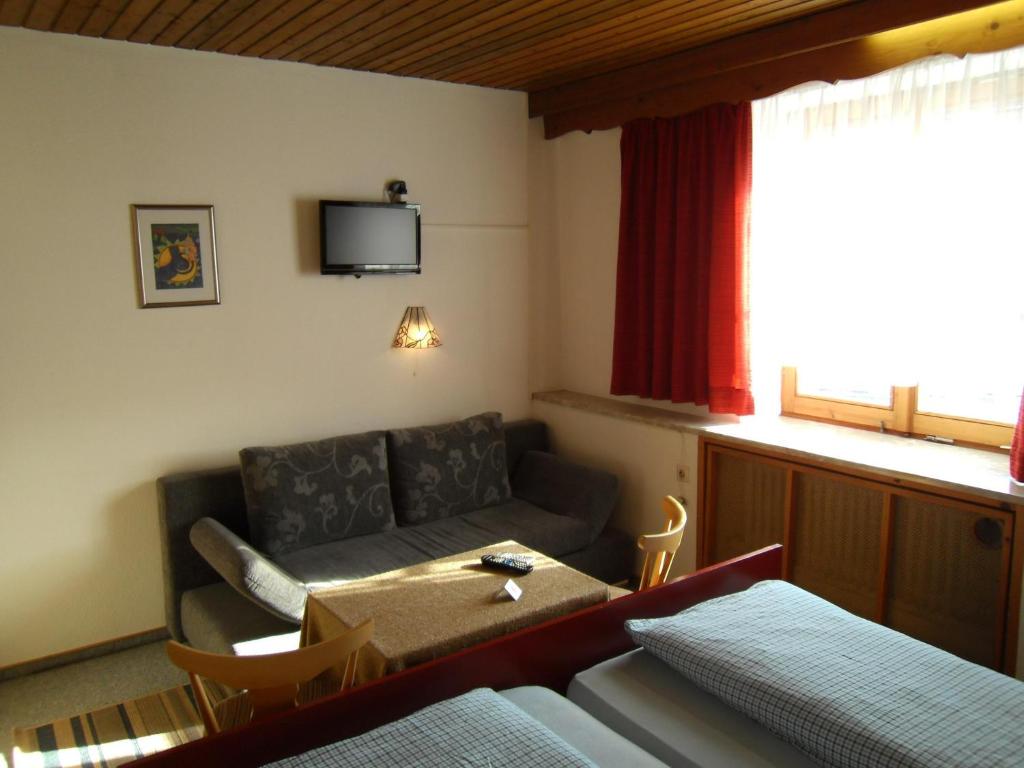 Postel nebo postele na pokoji v ubytování Hotel Gasthof zum Neubau