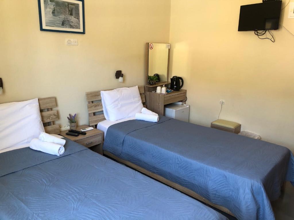 Postel nebo postele na pokoji v ubytování Platanos Rooms