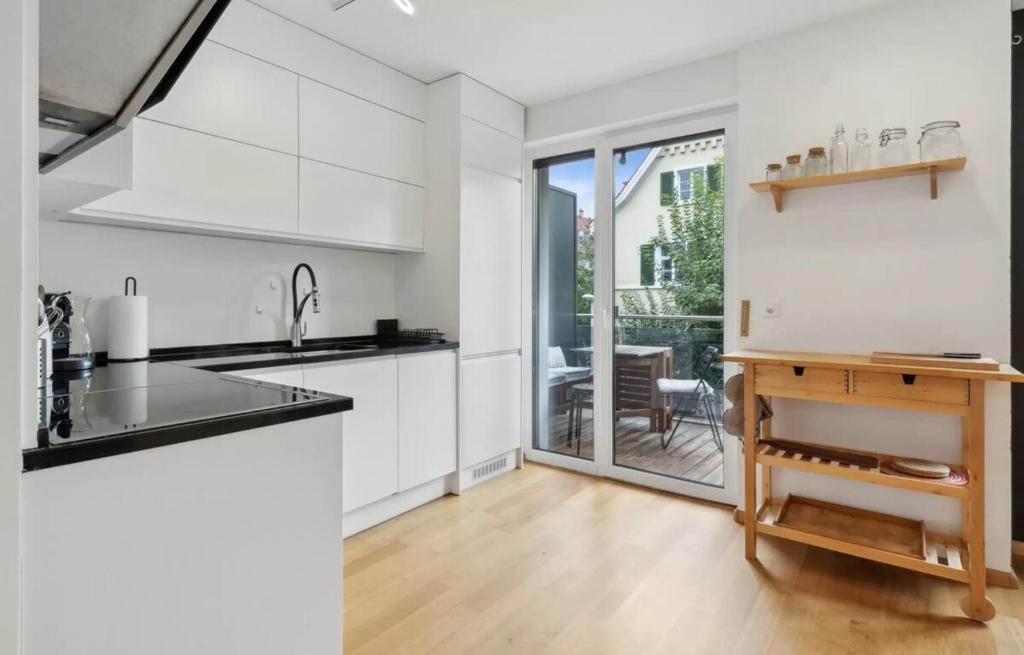 BASELiving Apartment 5 - 2 grosse Balkone - Bahnhof SBB - Resim 1