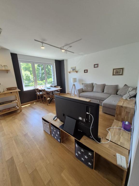 BASELiving Apartment 5 - 2 grosse Balkone - Bahnhof SBB - Resim 17